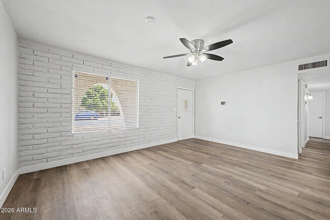 Foto del edificio - 4214 W Lewis Ave