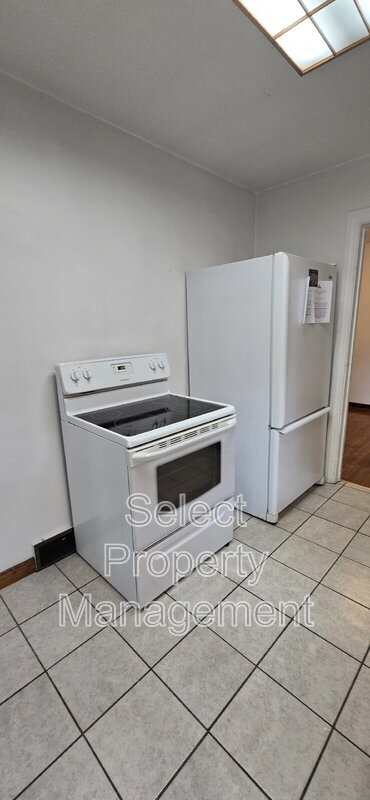 Foto del edificio - 7532 W Jefferson Blvd