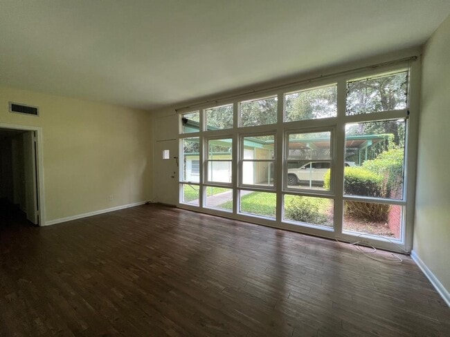 Building Photo - 2002 Chowkeebin Nene