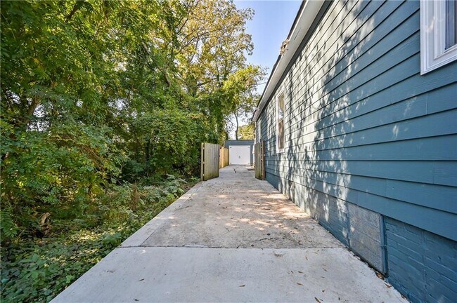 Building Photo - 817 Beryl St SW
