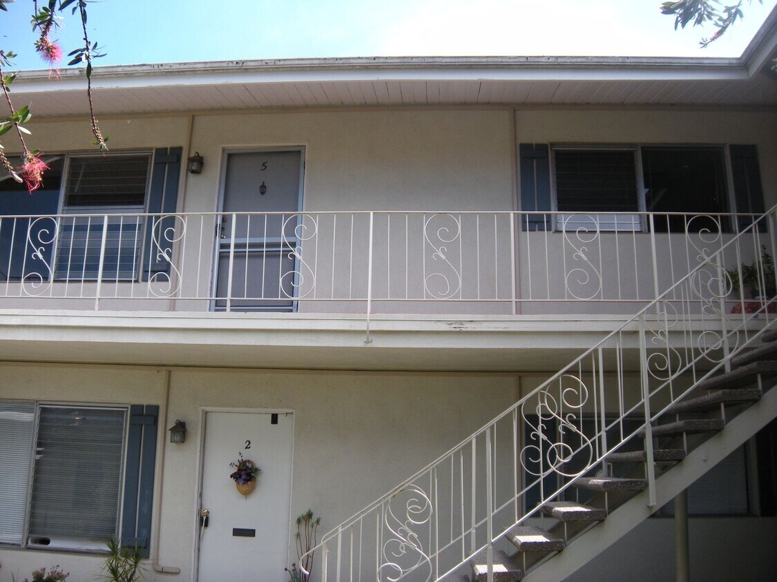Foto principal - 121 W Arrellaga St