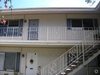 Building Photo - 121 W Arrellaga St