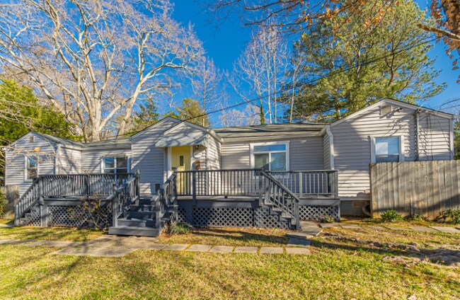 Building Photo - 160 Adams St