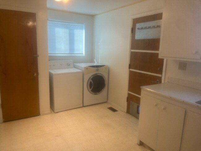 Building Photo - 2992 S 900 E