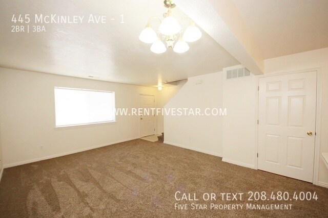 Building Photo - Spacious Townhome With 2 Primary Bedrooms ...