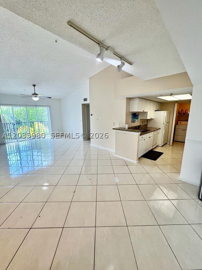 Building Photo - 400 Crestwood Ct N