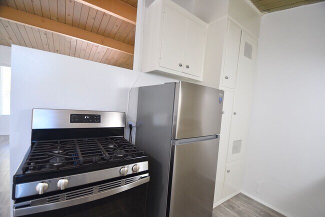 Foto del edificio - 121 W Arrellaga St