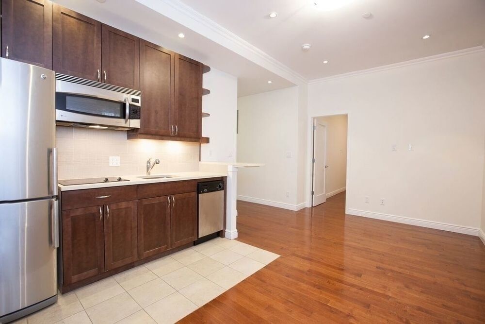Primary Photo - 488 7th Ave