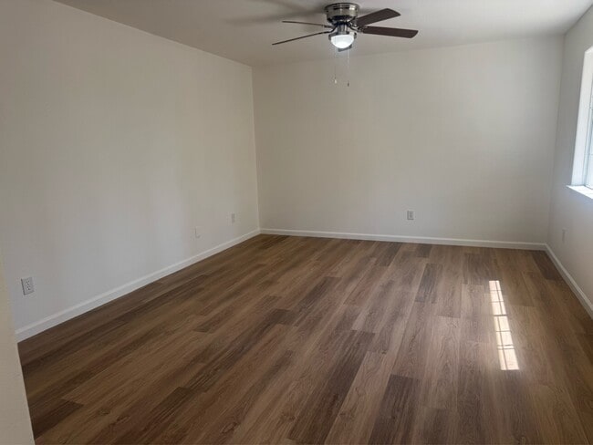 Foto del edificio - 339 W Kern Ave