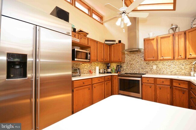 Building Photo - 596 Pinewood Dr