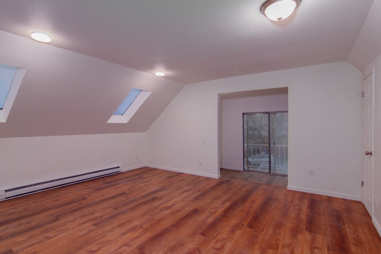 Primary Photo - 917 E 8th Ave