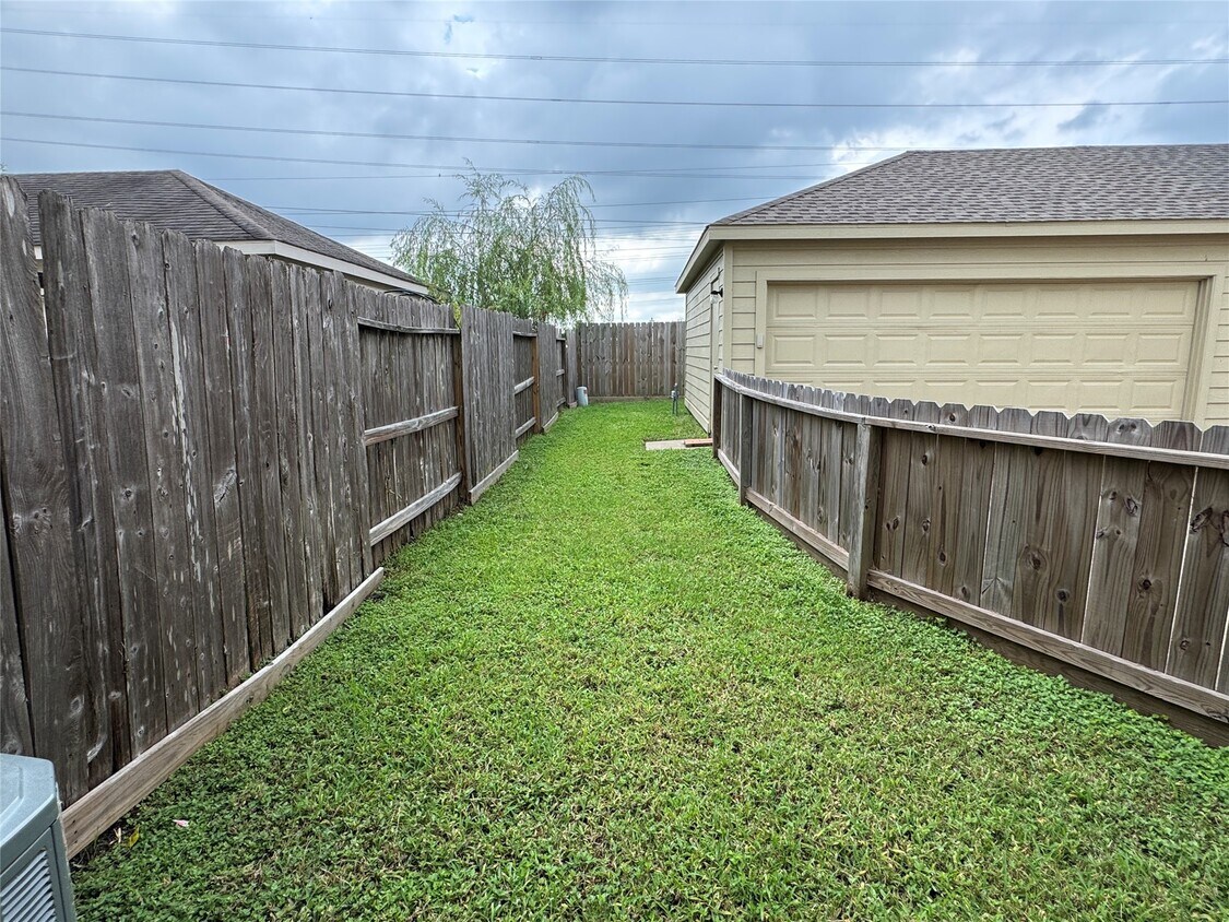Foto del edificio - 16875 Mammoth Springs Dr