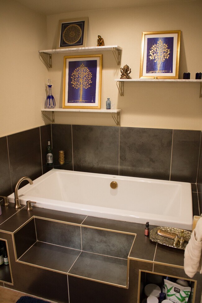 Foto del edificio - 8365 E Radcliff Ave