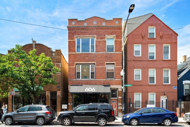 Foto del edificio - 2100 N Damen Ave