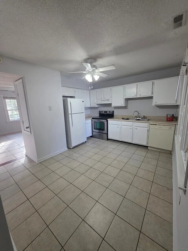 Foto del edificio - 1619 Forest Dr