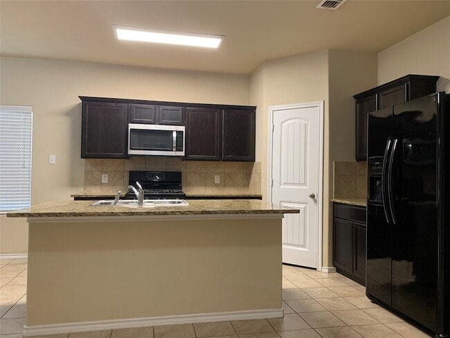Foto del edificio - 6353 Eagle Lake Ct