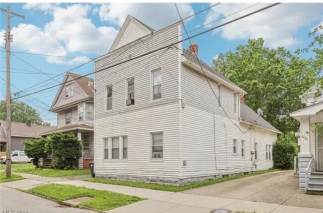 Building Photo - 6800 Fullerton Ave