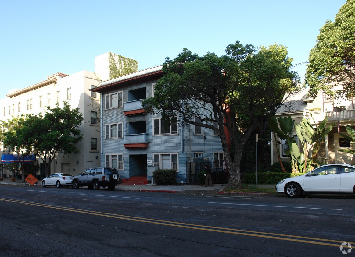 Building Photo - 1556 2nd Ave