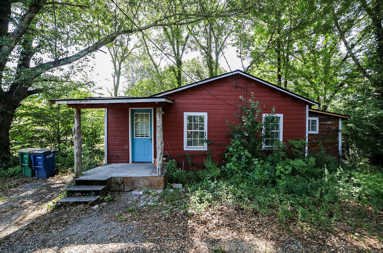 Primary Photo - 324 1/2 Derby St