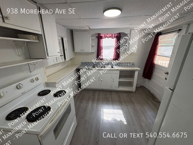 Building Photo - 938 Morehead Ave SE