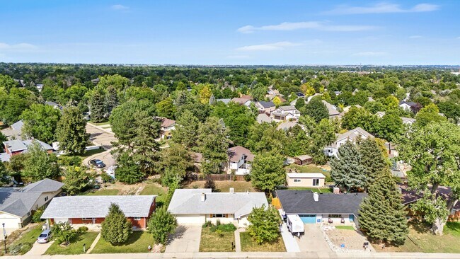 Photo - Charming and Renovated 4 Bedroom 2 Bathroo... House