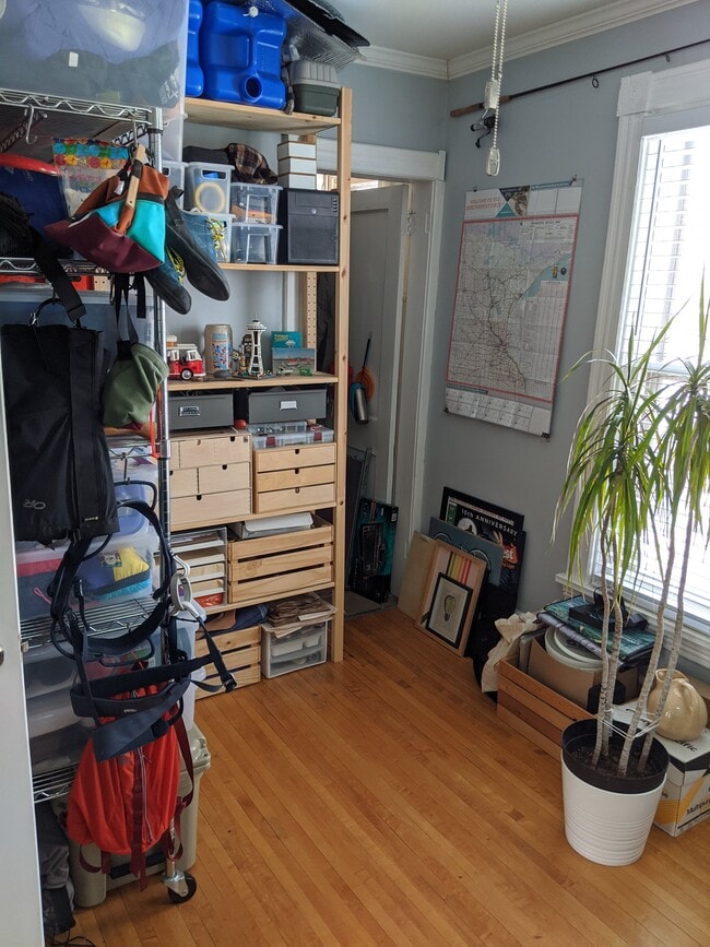 Middle bedroom with closet. - 1320 Jefferson St NE