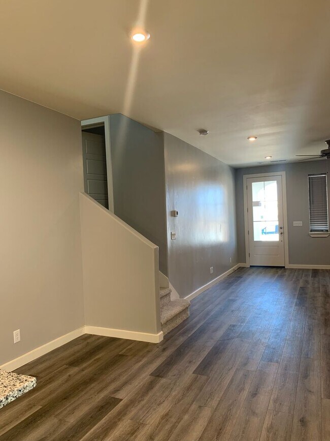 Foto del edificio - 5690 S Garnet Dr