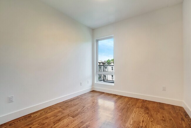 Foto del edificio - 151 W 9th St
