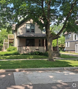 Building Photo - 516 Oak St