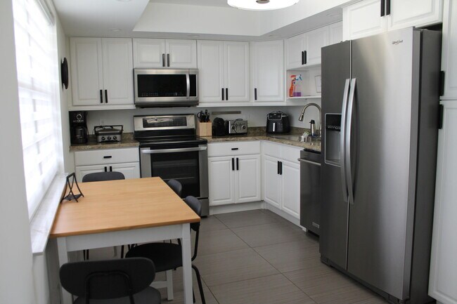 Building Photo - 3507 Oaks Way