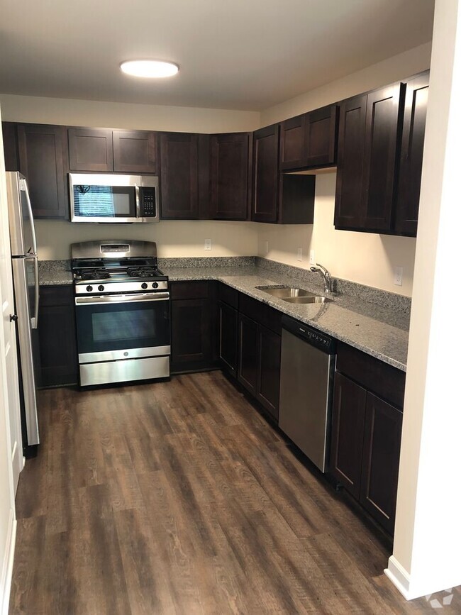 Building Photo - 8221 Promenade Cir