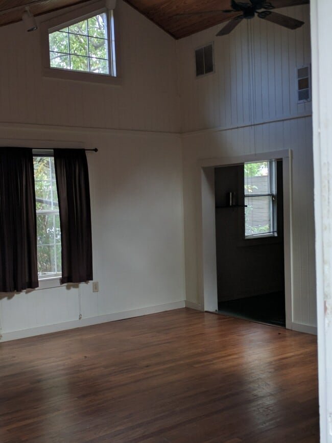 Building Photo - 8118 Garland Rd