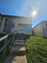 Building Photo - 827 N 70th Terrace