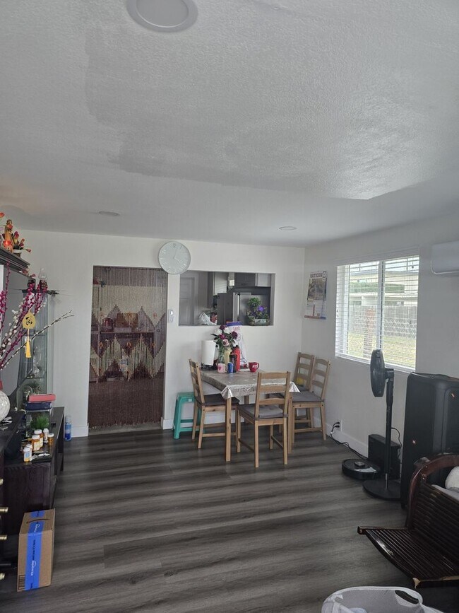 Foto del edificio - 10531 Lexington St