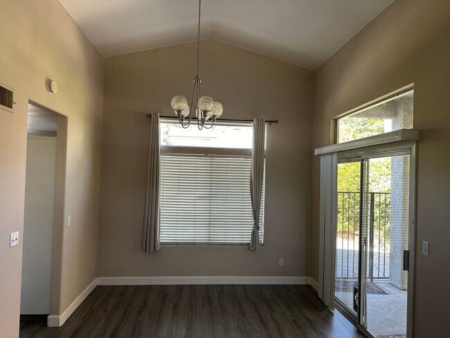 Foto del edificio - 3 Bedroom and office Single Family Home in...