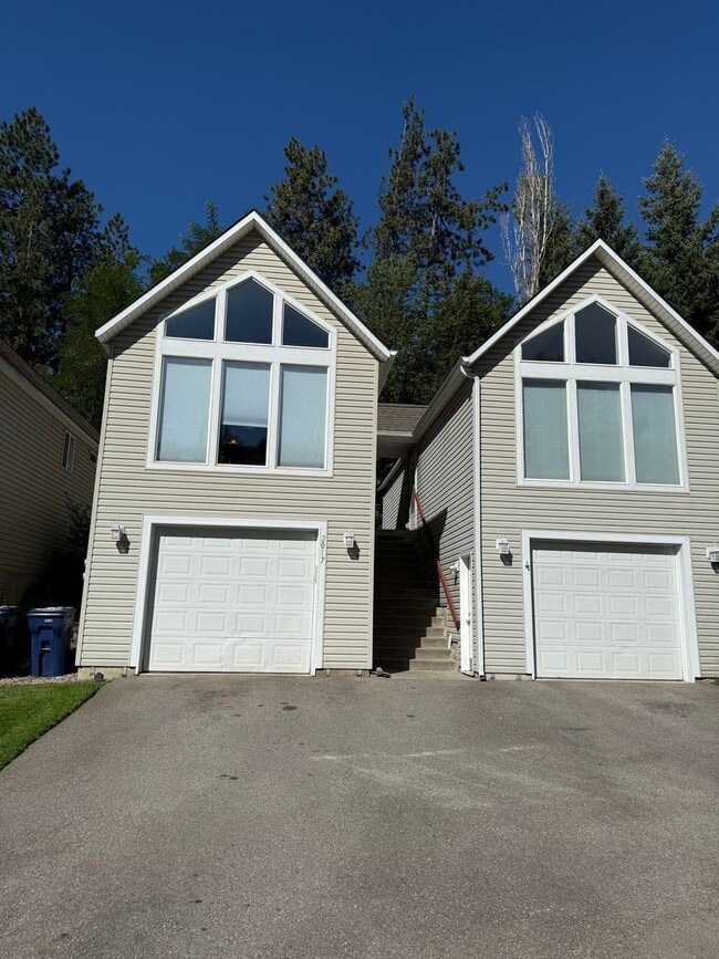 Building Photo - Townhome in CDA!