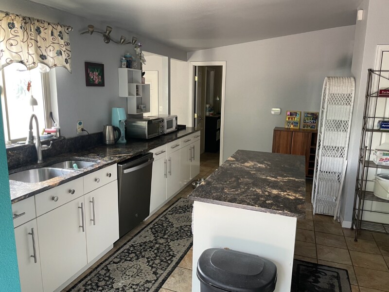 Primary Photo - 2240 W 57th Pl