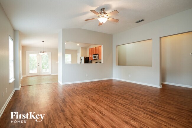Building Photo - 629 MacKenzie Cir