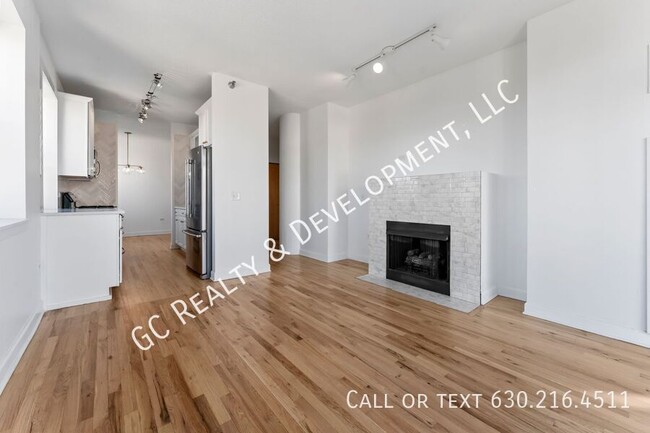 Building Photo - ***UPDATED SOUTH LOOP CONDO / 2BDRM - 2 BT...