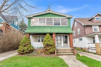 Building Photo - 1042 Mozina Dr