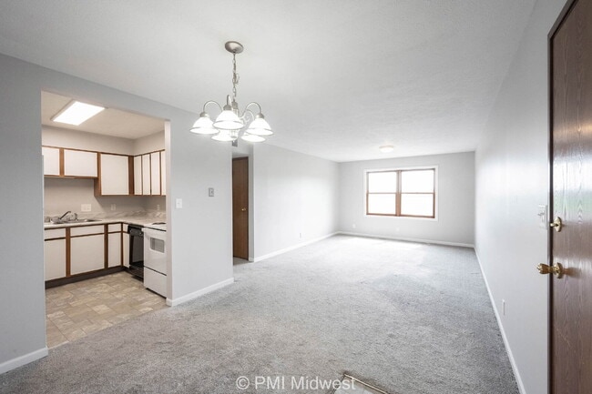 Building Photo - "Charming 2-Bedroom Haven in Shelbyville w...