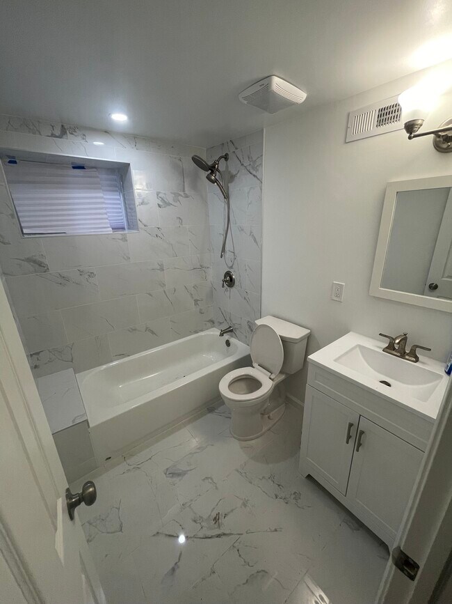 Building Photo - 830 Varnum St NW