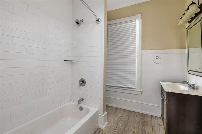 Building Photo - 720 Richmond St