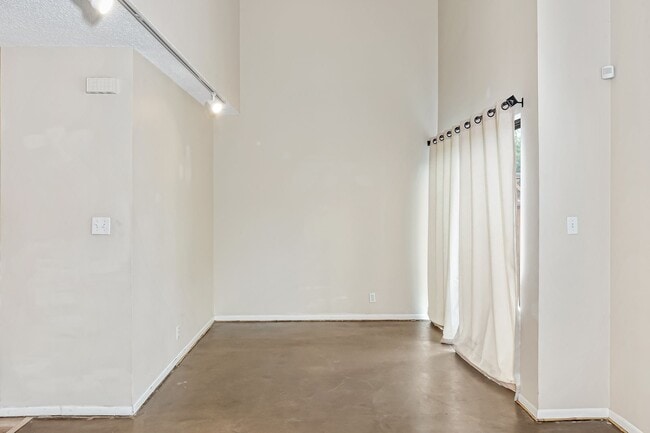 Building Photo - Cozy 2-Bed, 2-Bath Single-Family Home in G...