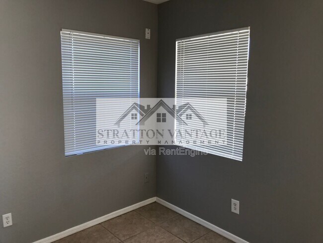 Foto del edificio - 12525 W Rosewood Ln