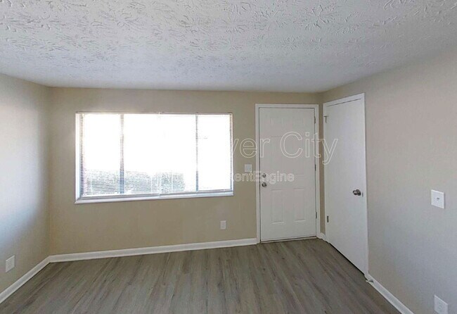 Building Photo - 1214 Santiago Dr