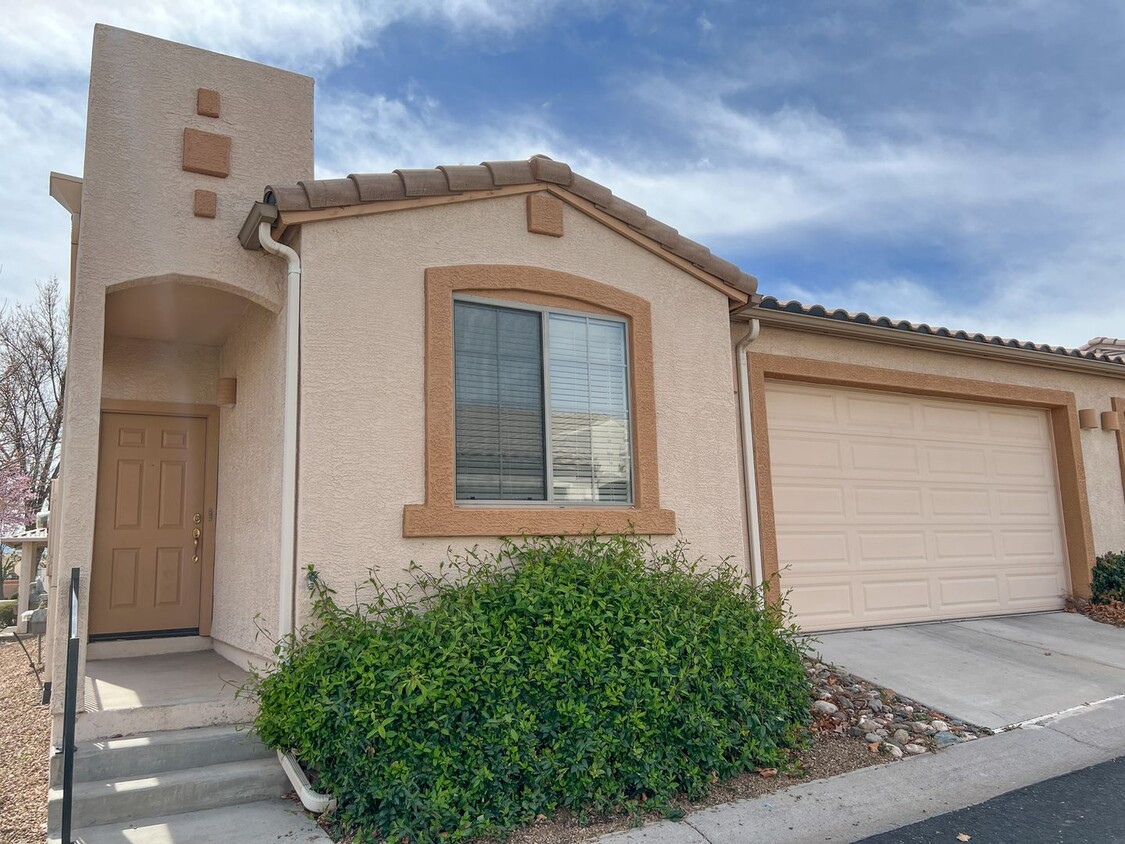 Primary Photo - TOWNHOME - COTTONWOOD - VILLAS ON ELM