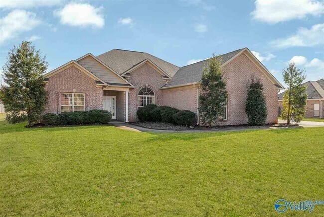 Building Photo - 119 Brookslanding Dr