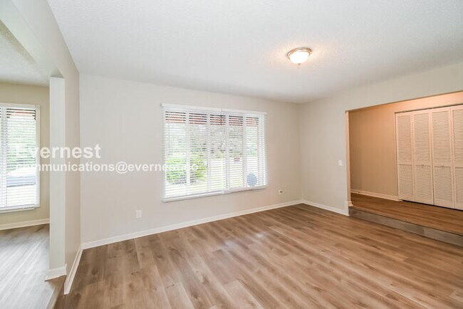 Building Photo - 3323 Lakemar Pl