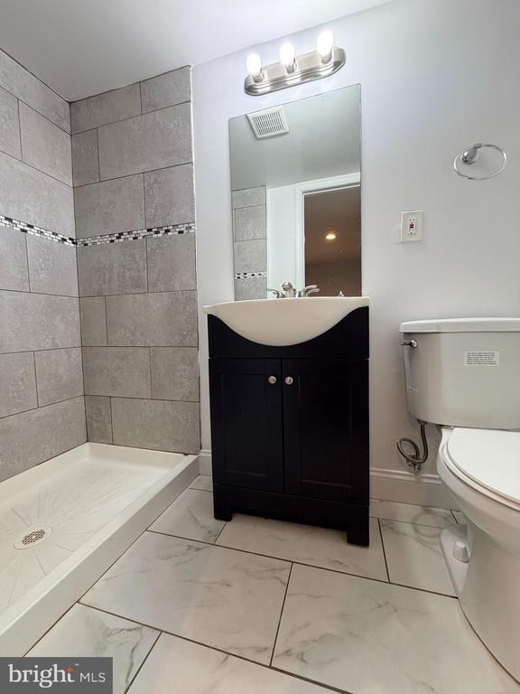 Foto del edificio - 7058 Eastbrook Ave